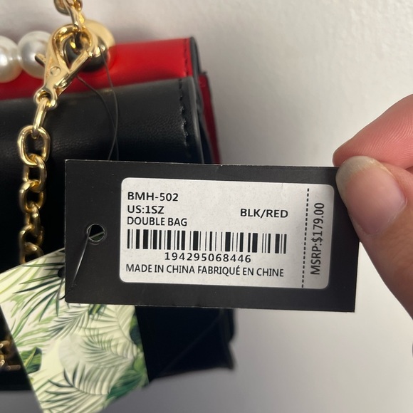 NEW BADGLEY MISCHKA Double-Sided Crossbody Bag black red with red strap - Picture 3 of 13